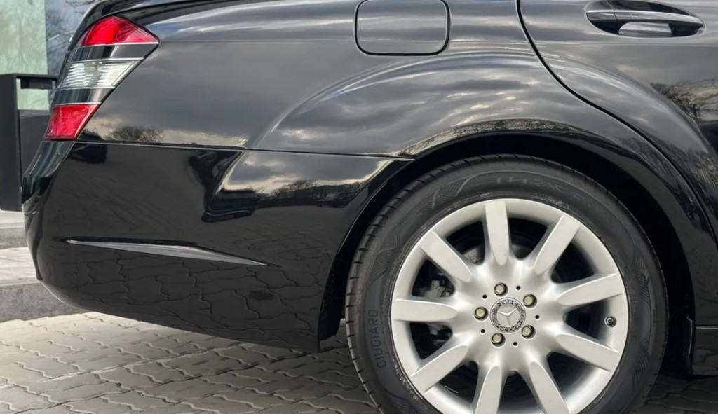 Mercedes-Benz S-Class W221