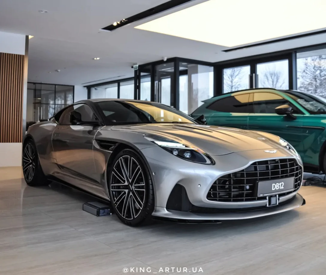 Aston Martin DB12
