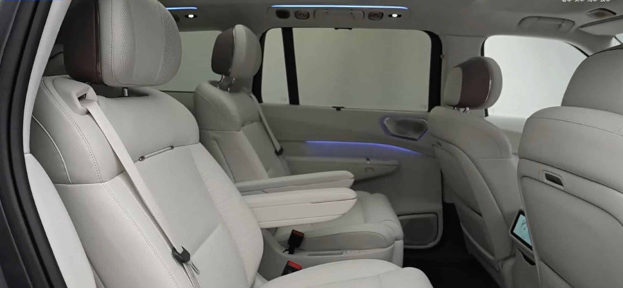 Lynk & Co 900