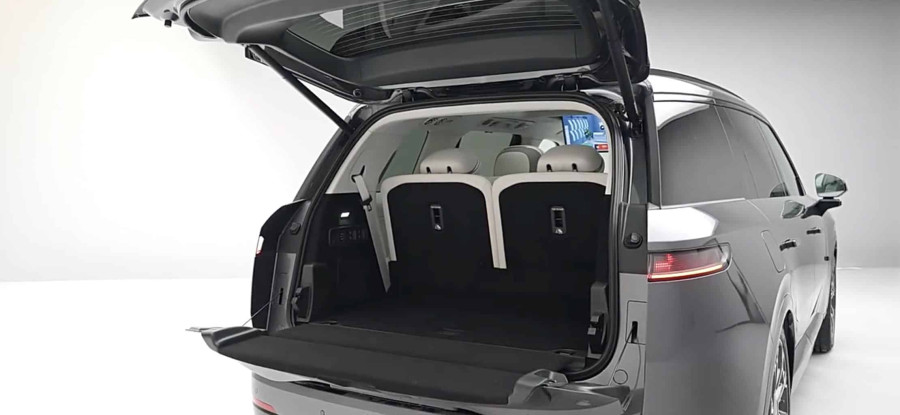Lynk & Co 900