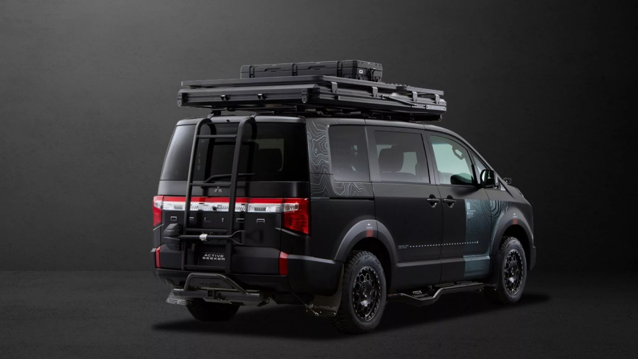 Mitsubishi Delica D5 Black Edition