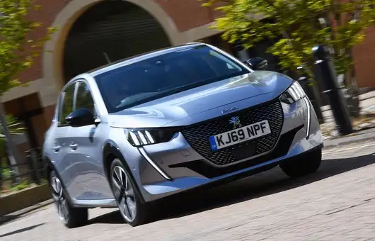Peugeot e-208