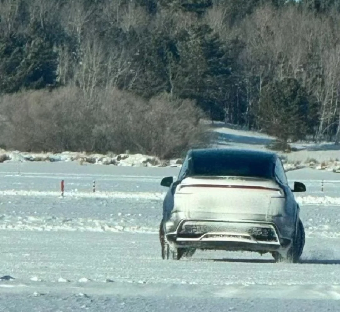Tesla Model Y 2025