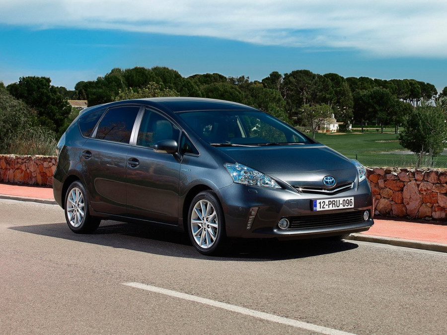 Toyota Prius v 2012