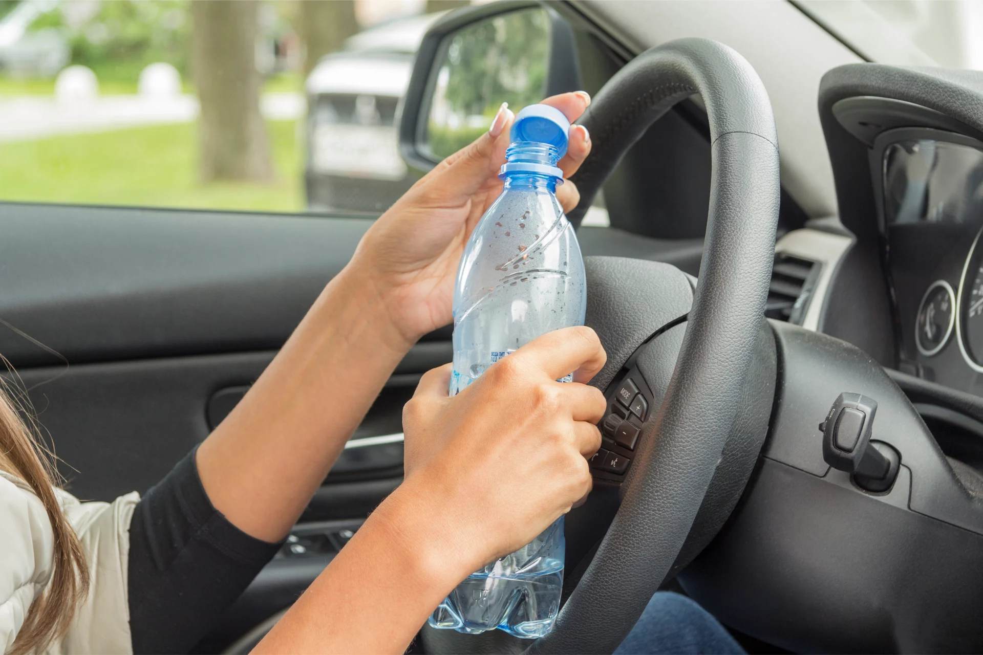 не залишати воду в автомобілі на ніч