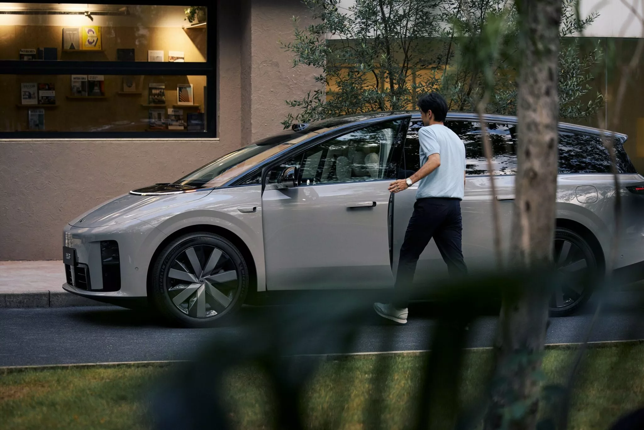 Li Auto i8