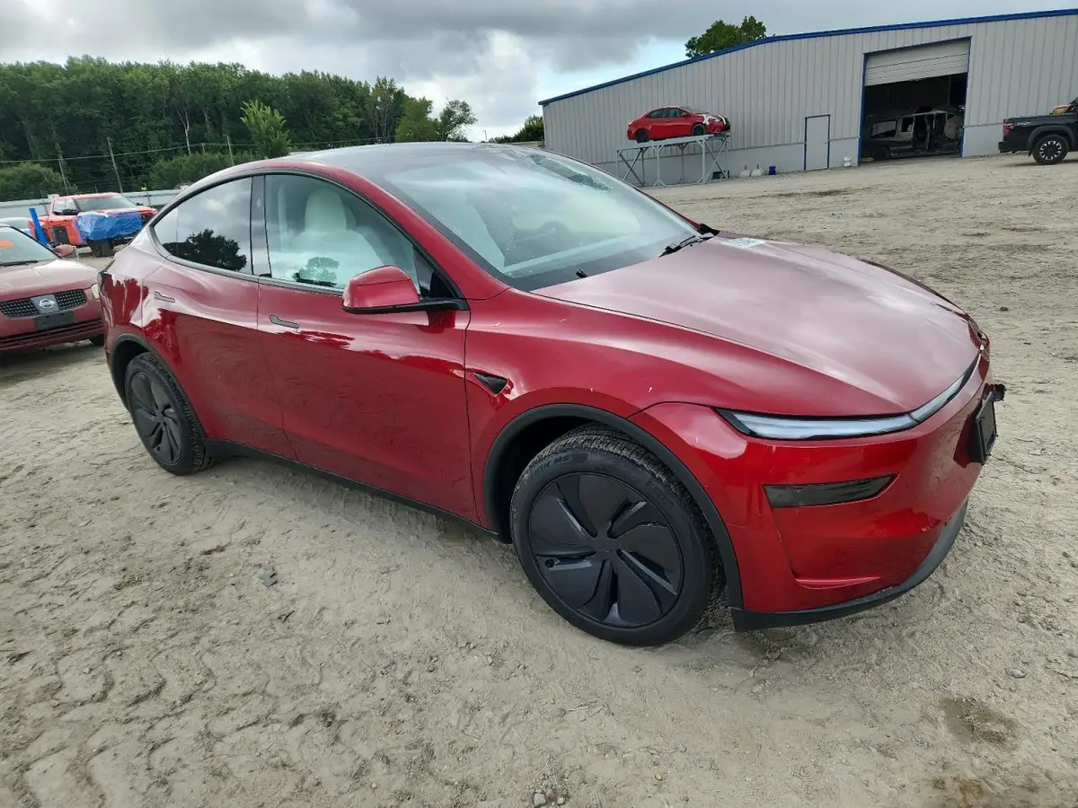 Tesla Model Y 2025