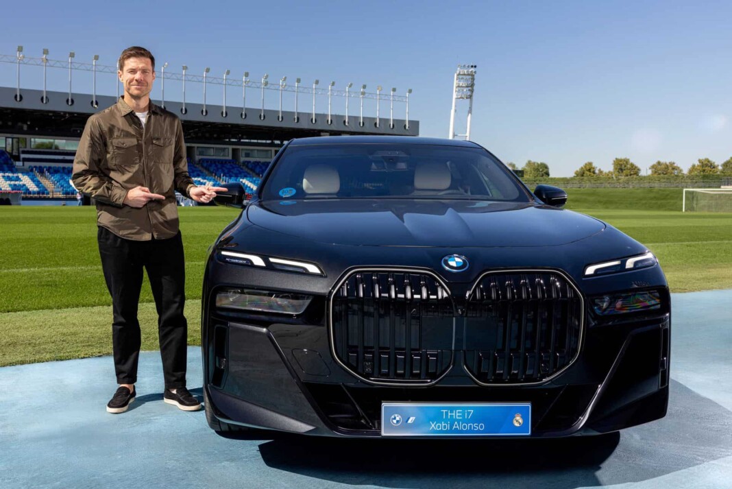BMW i7