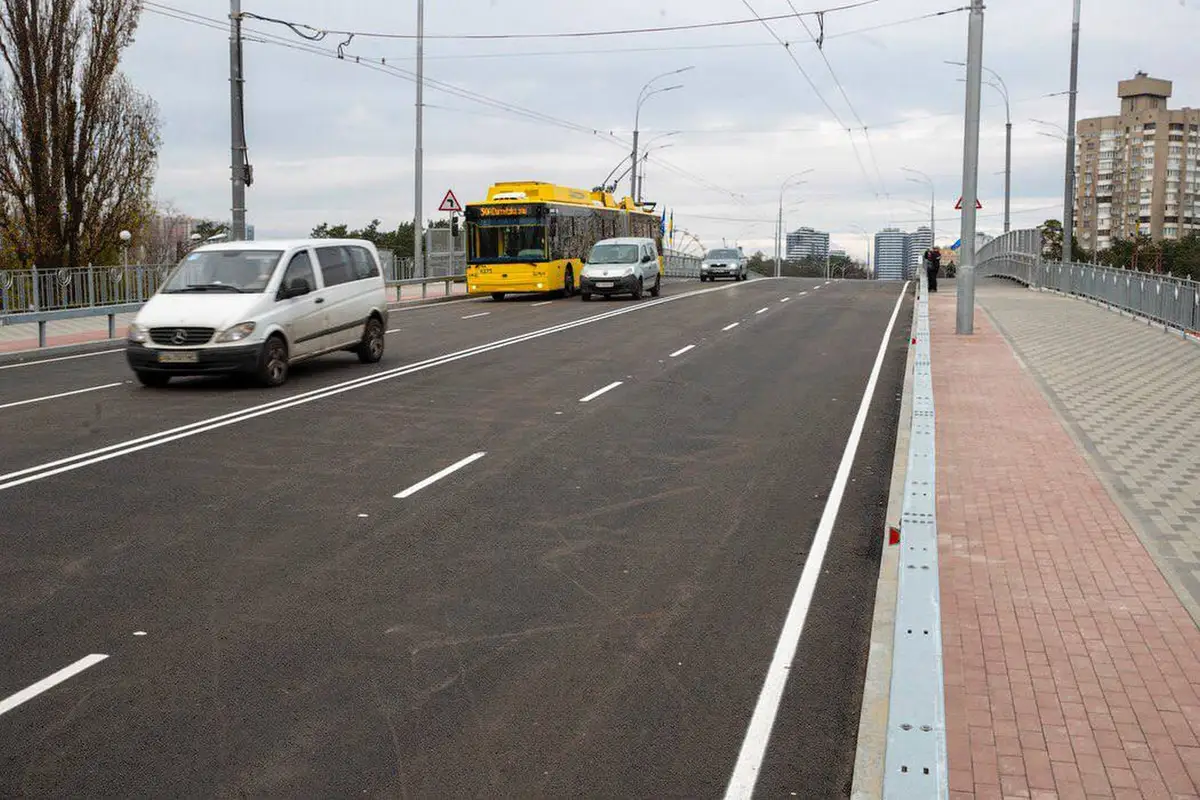У Києві відкрили рух новим мостом