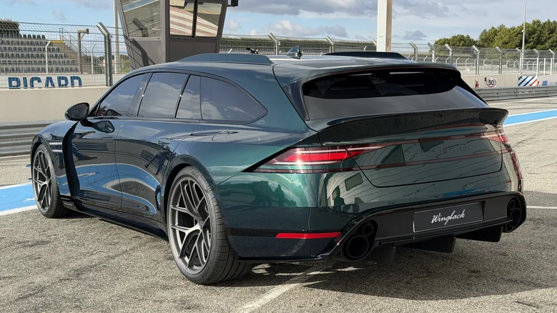 Genesis G90 Magma Wingback