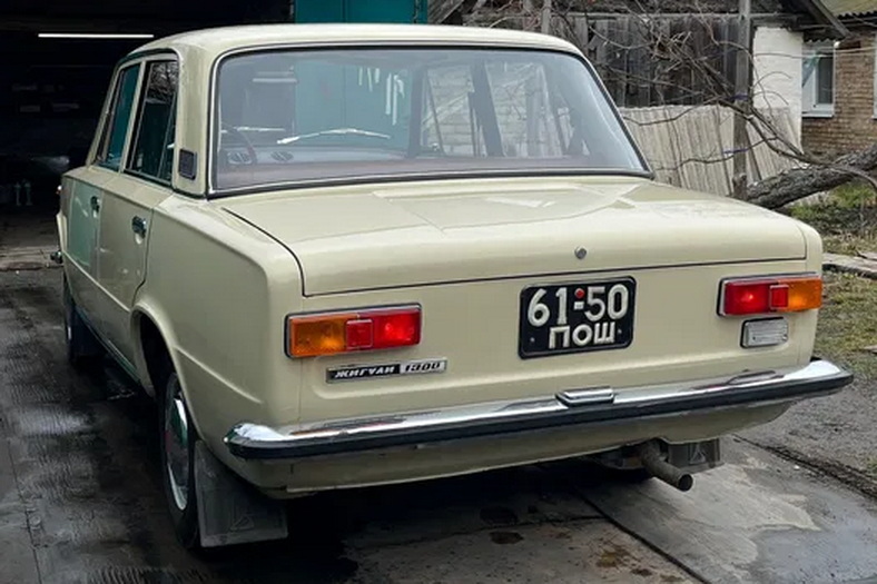 ВАЗ-21011