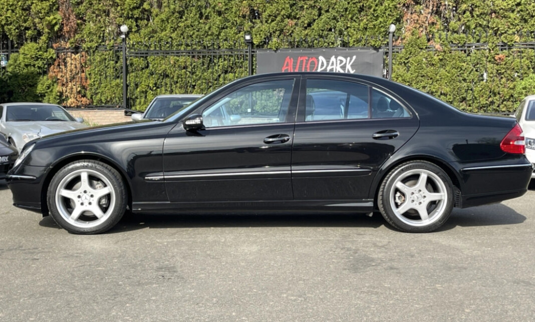 Mercedes-Benz E-Class W211