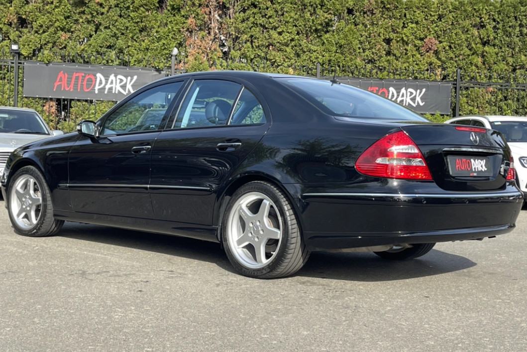 Mercedes-Benz E-Class W211