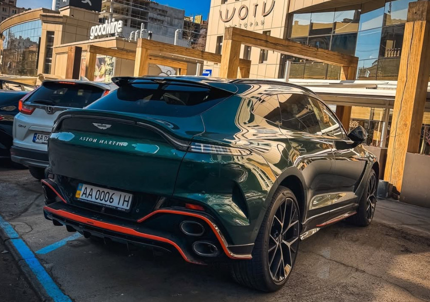 Aston Martin DBX S