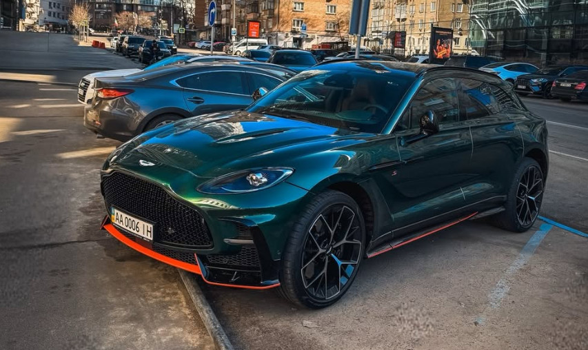 Aston Martin DBX S
