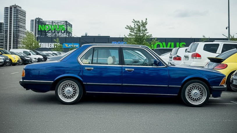 BMW 7 Series у кузові E23