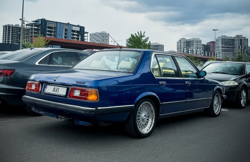 BMW 7 Series у кузові E23