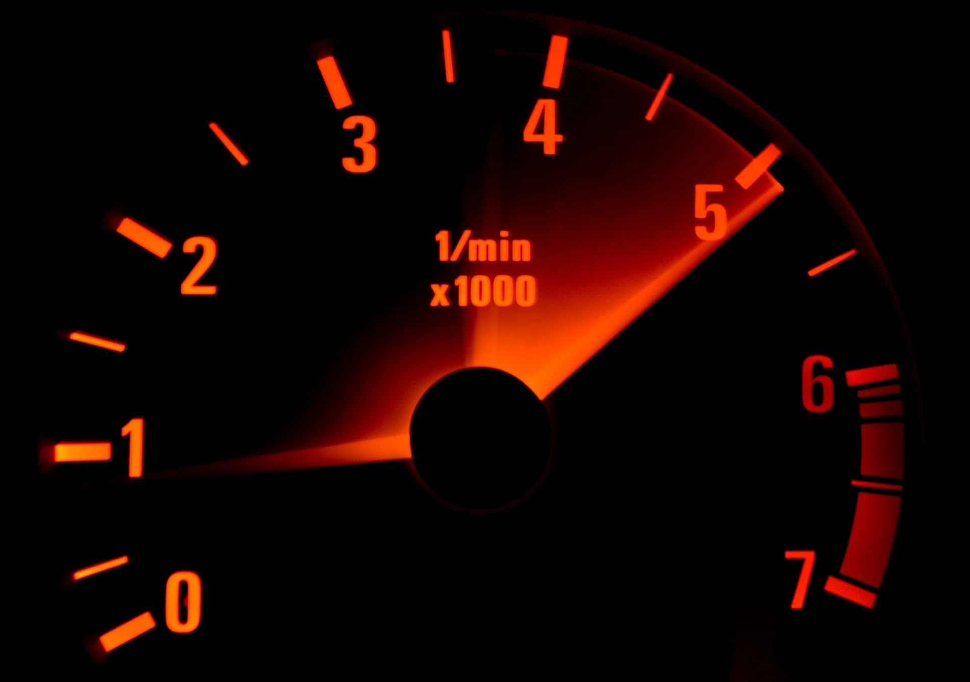 високі оберти двигуна