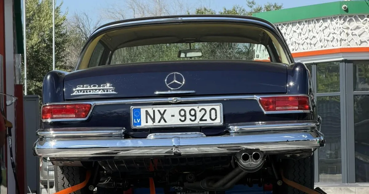 Mercedes-Benz W111