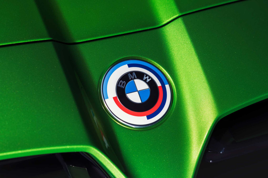 BMW показала новый логотип 1